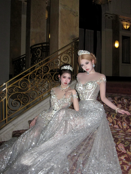 Luxuriöses Brautkleid im Meerjungfrauenstil mit perlenbesetztem Oberteil und silbernen Pailletten, figurbetontes Brautkleid Nr. 77