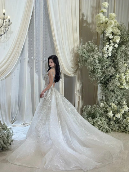 Luxuriöses Brautkleid im Meerjungfrauenstil mit U-Boot-Ausschnitt, Cape und Pailletten – Figurbetontes Brautkleid AB2471
