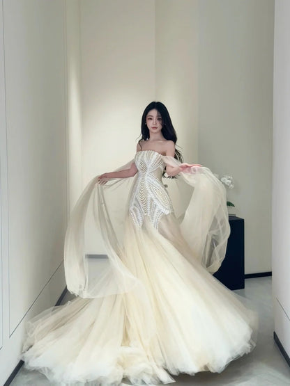 Luxuriöses Meerjungfrauen-Brautkleid mit schulterfreiem Ausschnitt und Cape, langes Brautkleid für Bräute, figurbetontes Brautkleid AB2472
