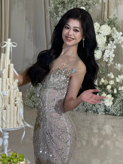 Luxuriöses Brautkleid im Meerjungfrauenstil mit U-Boot-Ausschnitt, Cape und Pailletten – Figurbetontes Brautkleid AB2471
