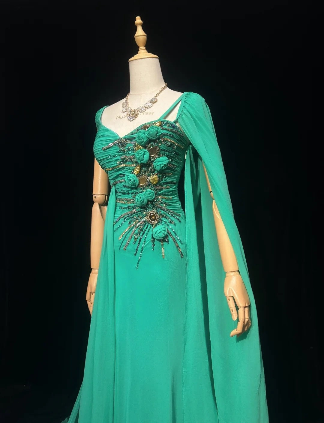 Elegantes Meerjungfrauen-Abendkleid mit One-Shoulder, grünem Chiffon und silbernem Perlenoberteil, langes Ballkleid N2726