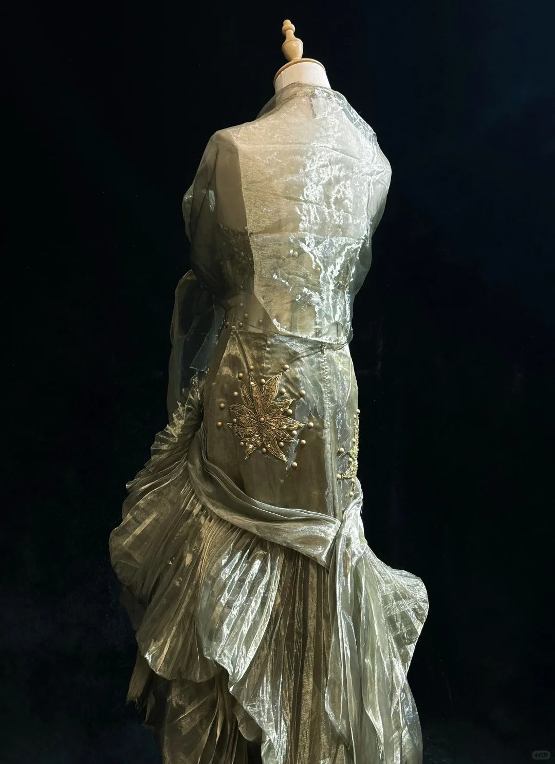 Robes de bal gothiques glamour Robes de soirée sirène sans bretelles en organza vert sans manches avec volants Robe de soirée semi-formelle N3795