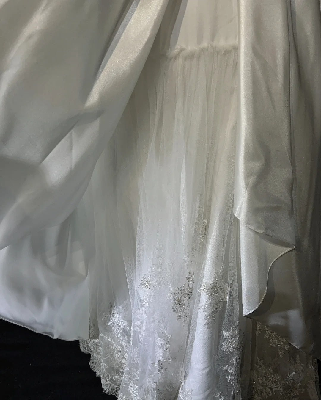Robes de mariée uniques sirène, fines bretelles, ivoire avec appliques volantées, longue robe de mariée N3631