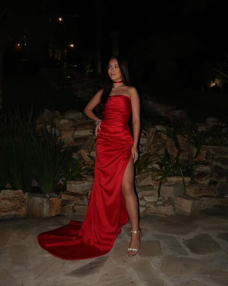 Magnifique robe de bal sirène rouge satinée sans bretelles, fendue, longue et sans manches, AB338