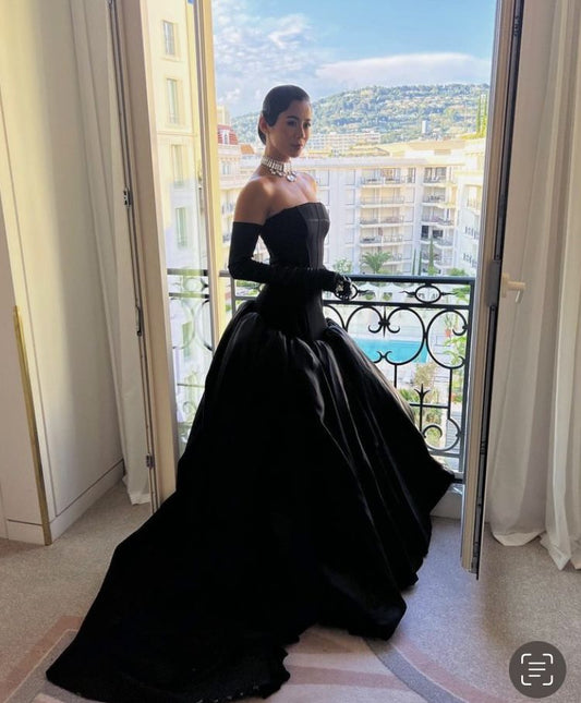 Classy Ball Gown Strapless Black Satin Long Prom Dress With Gloves Aesthetic For Teens Formal Dress Party Outfits Prom Gown AB1105