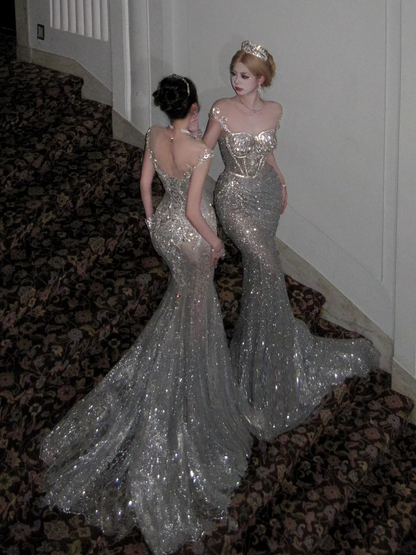 Luxuriöses Brautkleid im Meerjungfrauenstil mit perlenbesetztem Oberteil und silbernen Pailletten, figurbetontes Brautkleid Nr. 77