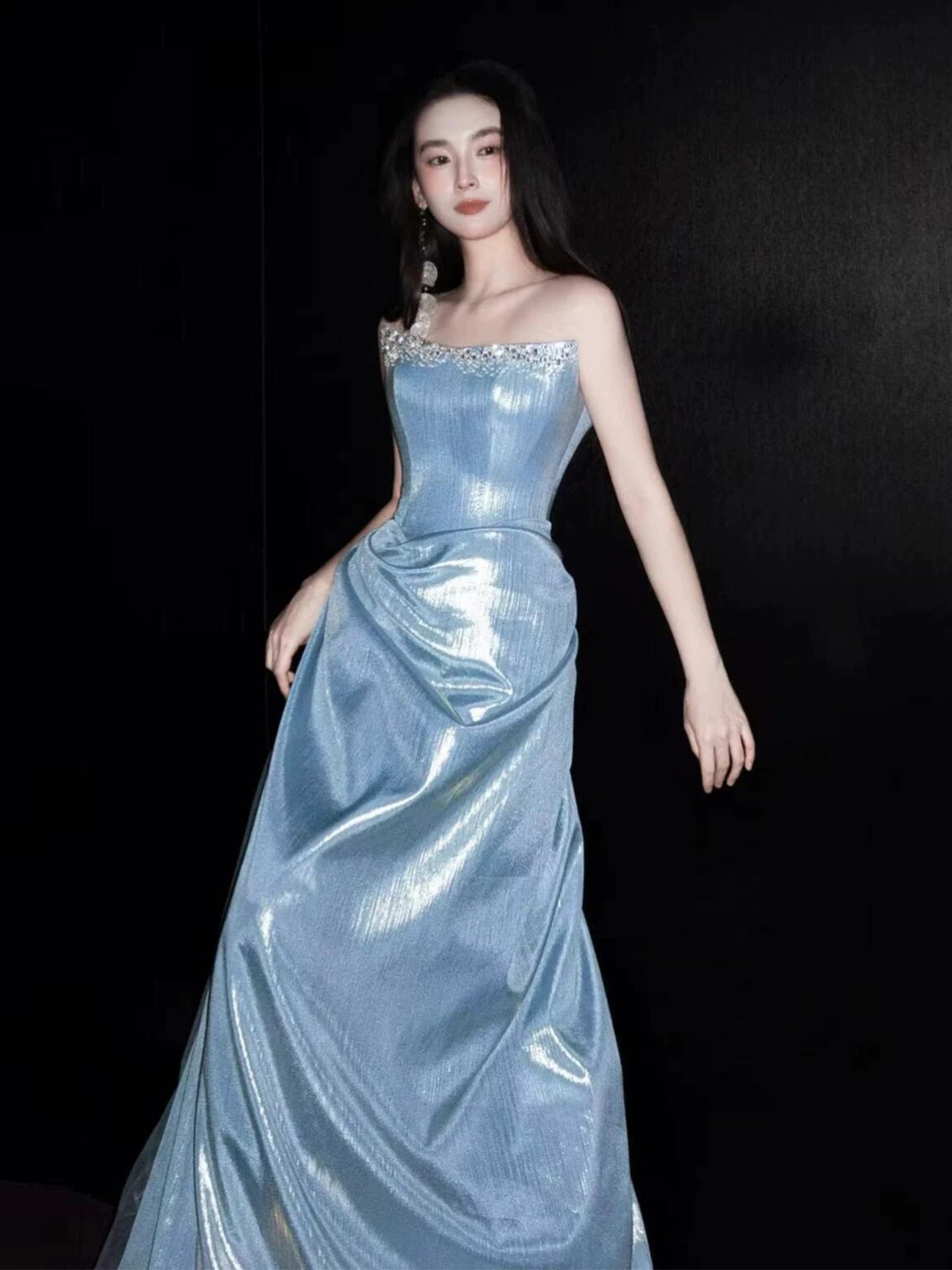Glitzerndes, ärmelloses, hellblaues A-Linien-Kleid – Inspiration für lange Abendkleider und Geburtstagsoutfits AB2215