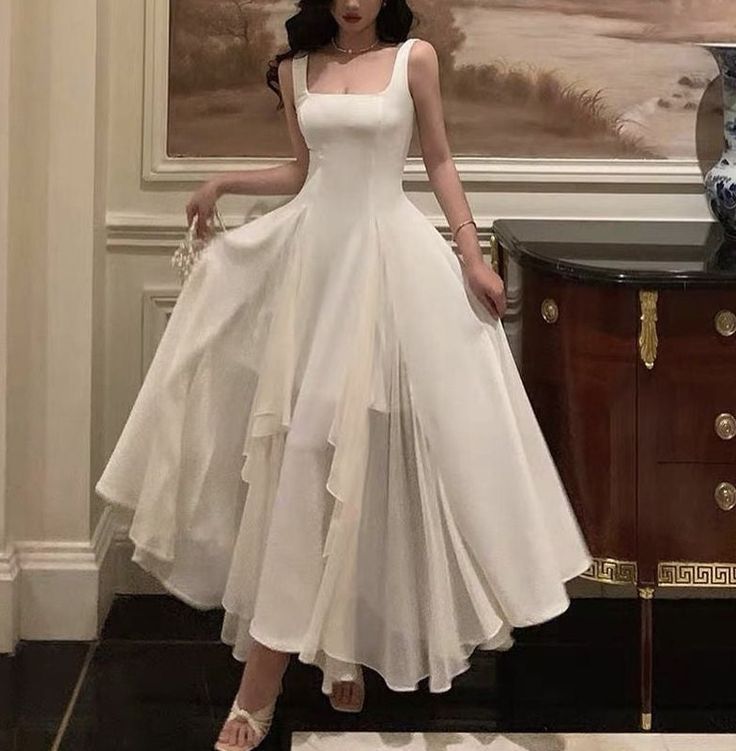 Magnifique robe blanche sans manches à encolure carrée et coupe trapèze, idéale pour une soirée romantique, un bal de promo ou un anniversaire (AB1915)