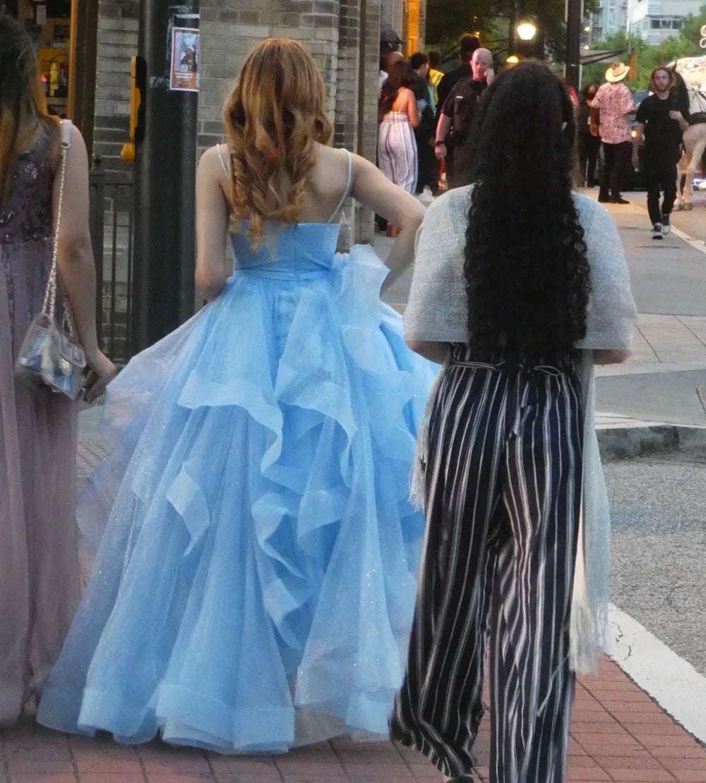 Robe de bal sexy à fines bretelles en tulle bleu clair, inspiration robe de bal, robe de princesse pour une fête d'anniversaire ou une remise de diplôme B380