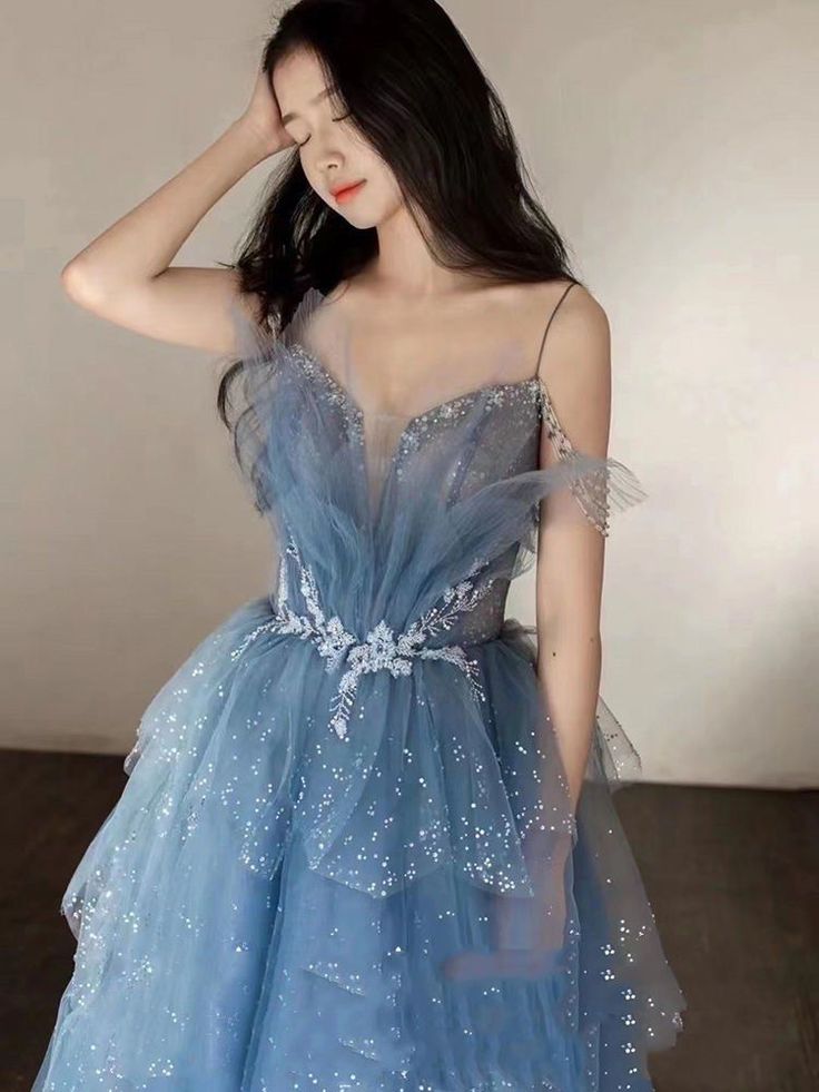 Robe de bal somptueuse en tulle bleu scintillant ornée de perles, robe de soirée à volants et strass AB2197