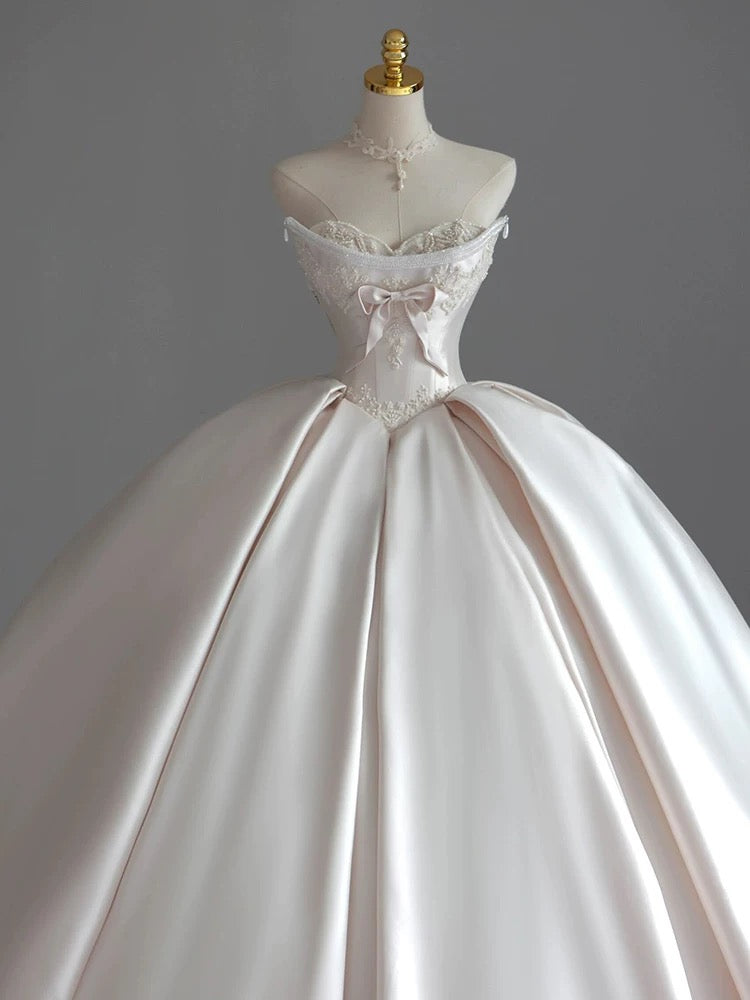 Robe de mariée longue en satin, décolleté en cœur, sans manches, coupe ajustée, corset, RB2092