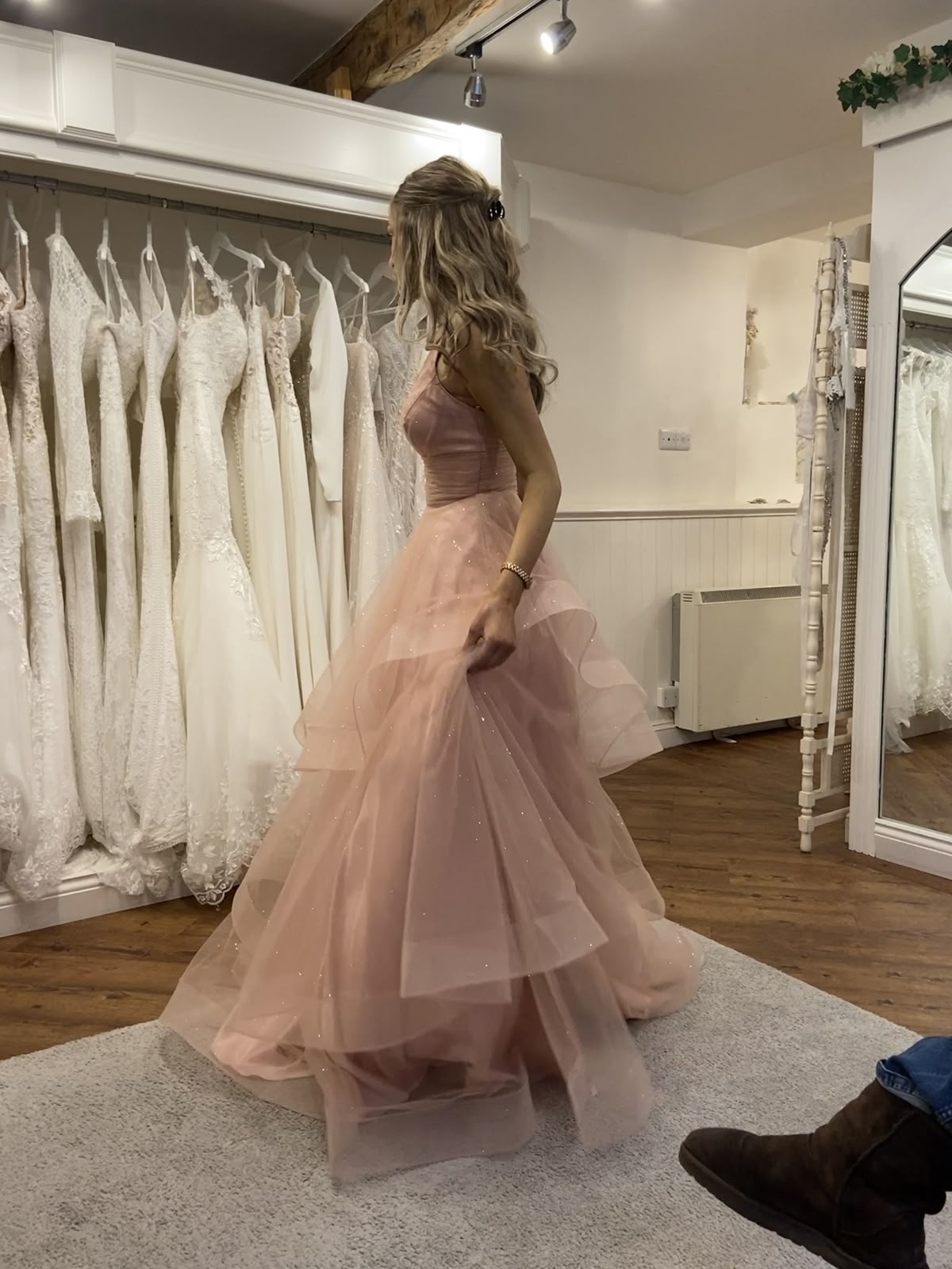 Robe de bal ravissante à fines bretelles en tulle rose poudré, idéale pour un 20e anniversaire ou toute autre occasion spéciale (AB022).