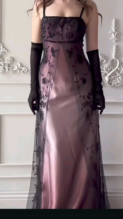Robe de bal longue vintage en satin rose à bretelles spaghetti et corsage orné de perles, coupe trapèze, référence N539