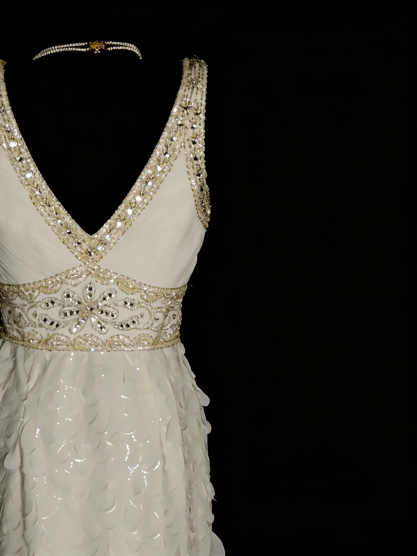 Robe de bal rétro fourreau en dentelle blanche à col en V, courte, idéale pour un 18e anniversaire ou une soirée de retrouvailles (N1309)