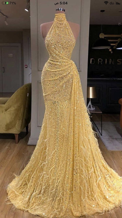 Gelbes Abendkleid, lang, hochgeschlossen, glitzernd, Federbesatz, luxuriös, mit Strasssteinen, formelles Ballkleid AB1662