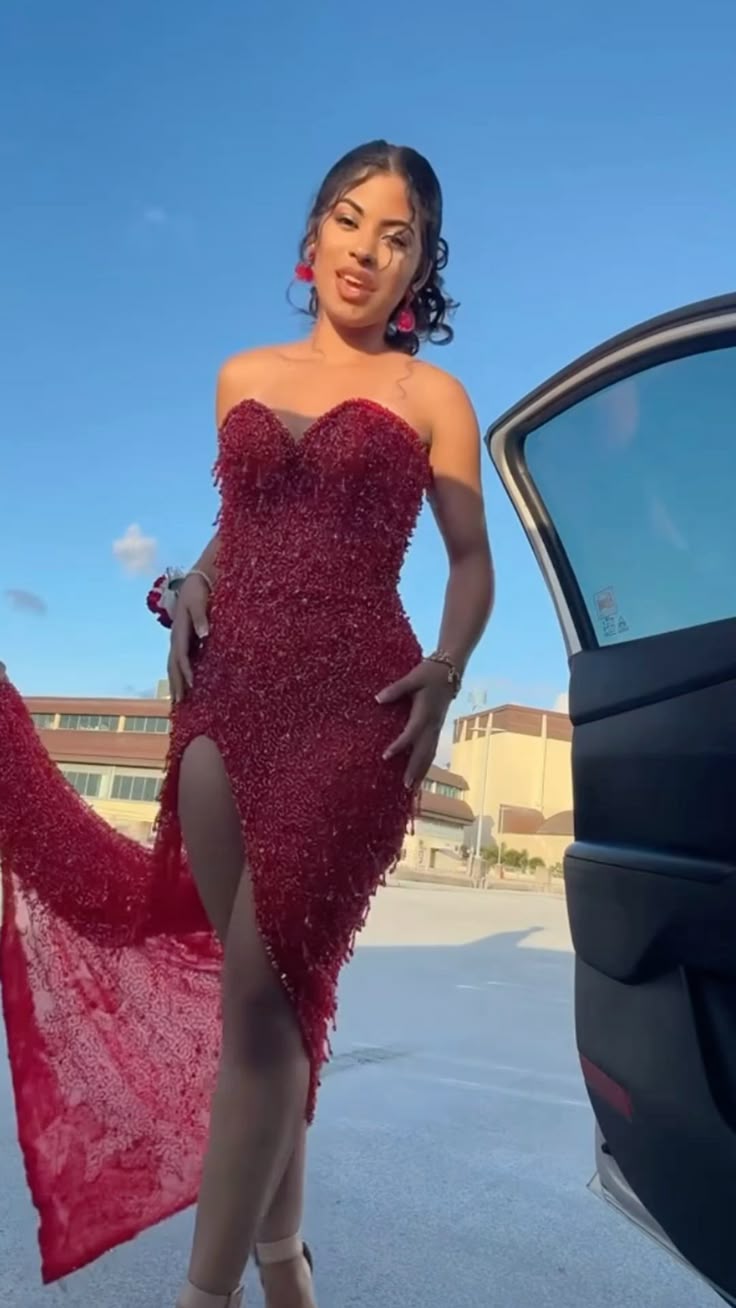 Glitzerndes Meerjungfrauen-Abendkleid mit Herzausschnitt, burgunderroten Pailletten und Perlen, Schlitz, formelles Abendkleid, Inspiration AB791