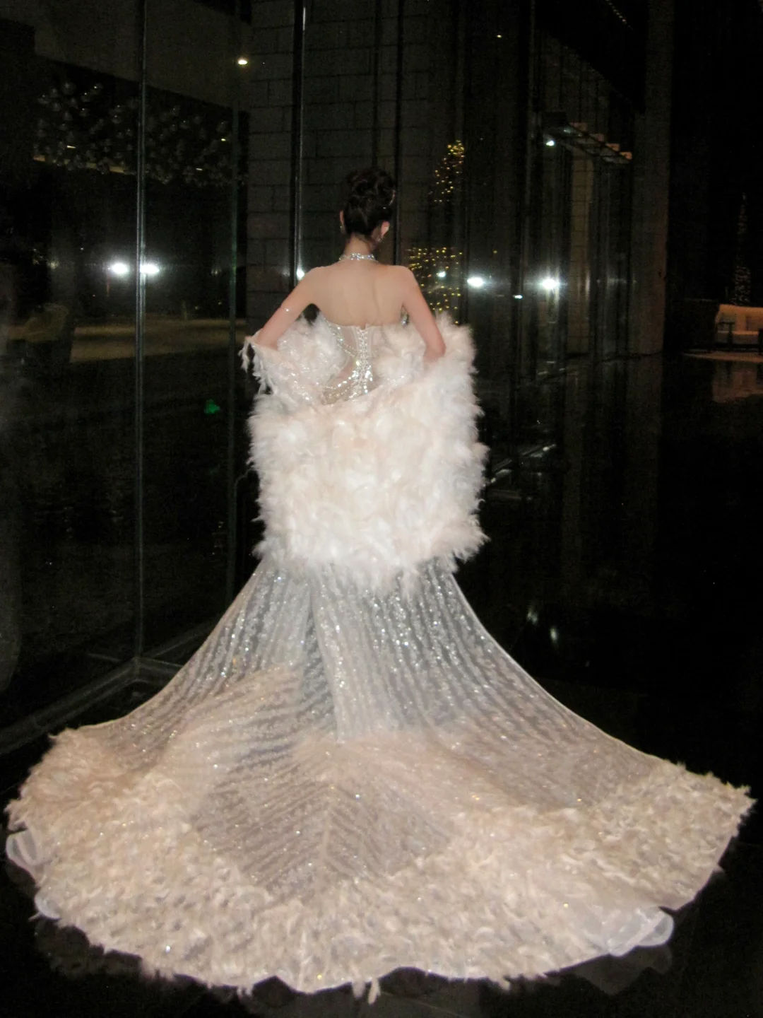 Sexy Meerjungfrauen-Hochzeitskleid mit hohem Kragen, silbernen Pailletten und Perlenbesatz, märchenhaftes Brautkleid N070