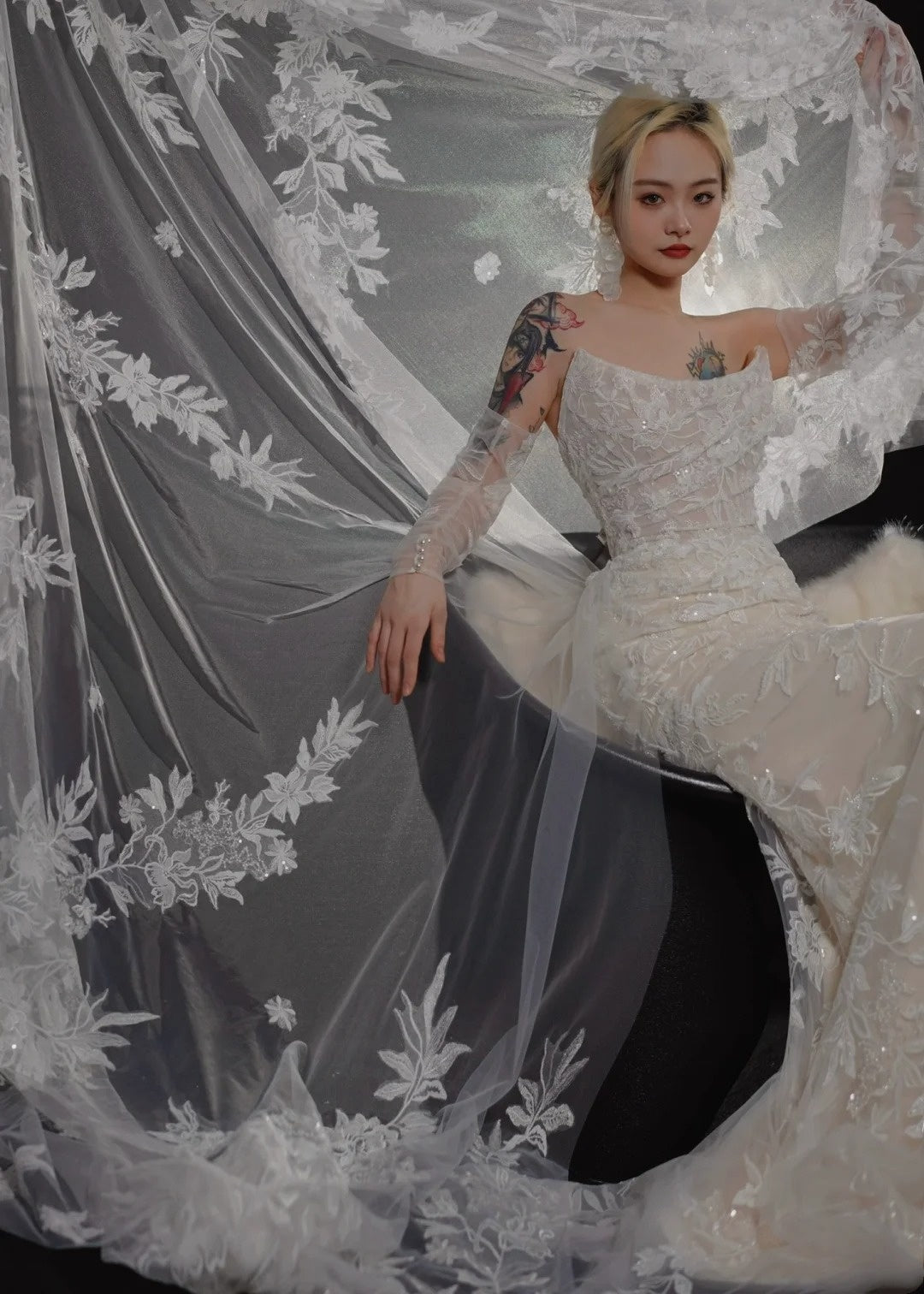 Robe de mariée longue et romantique blanche sirène sans bretelles en dentelle, avec traîne, AB2474