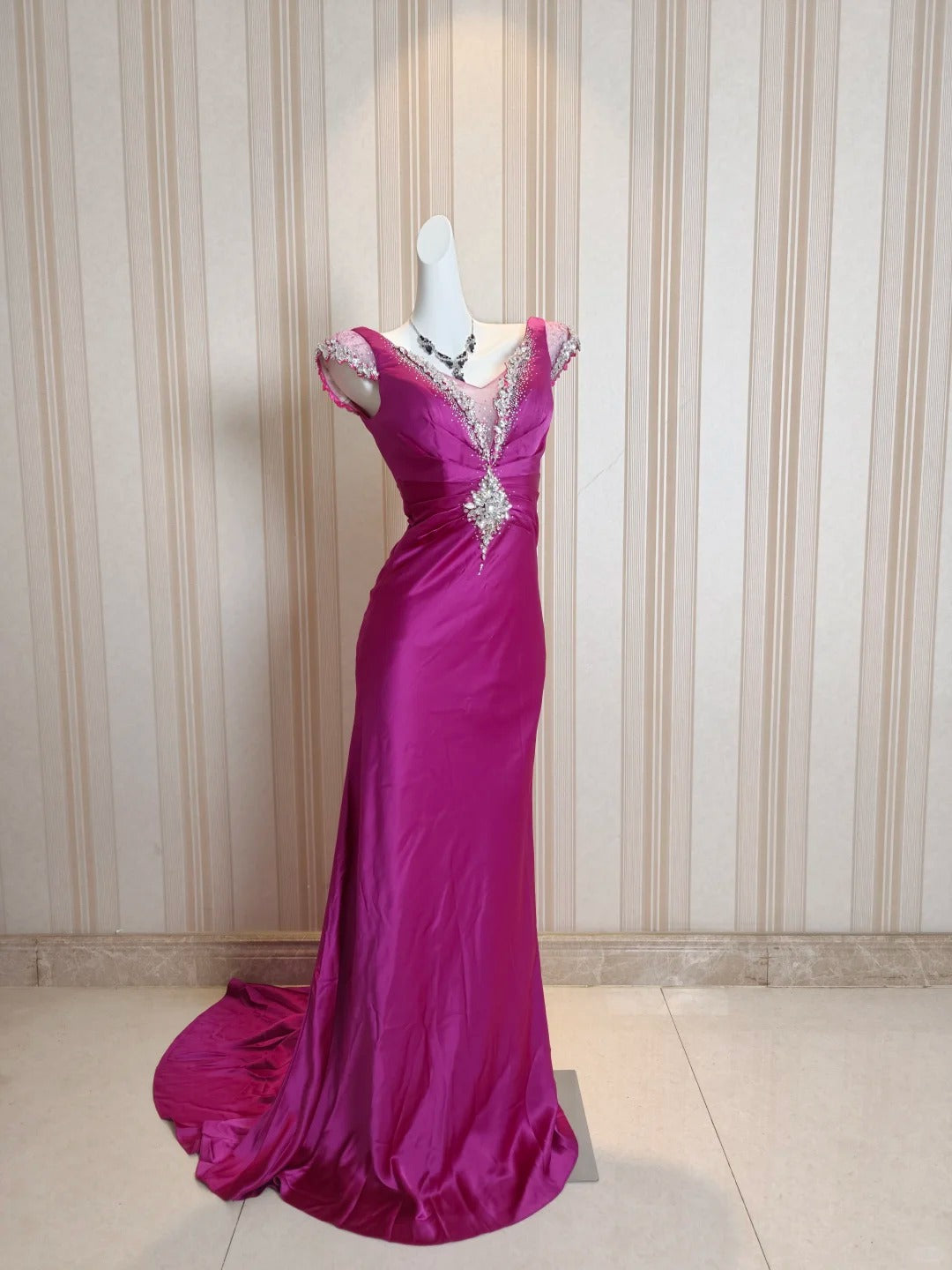 Robes de bal vintage sirène col en V satin années 80 avec perles longues tenues de soirée formelles N4222