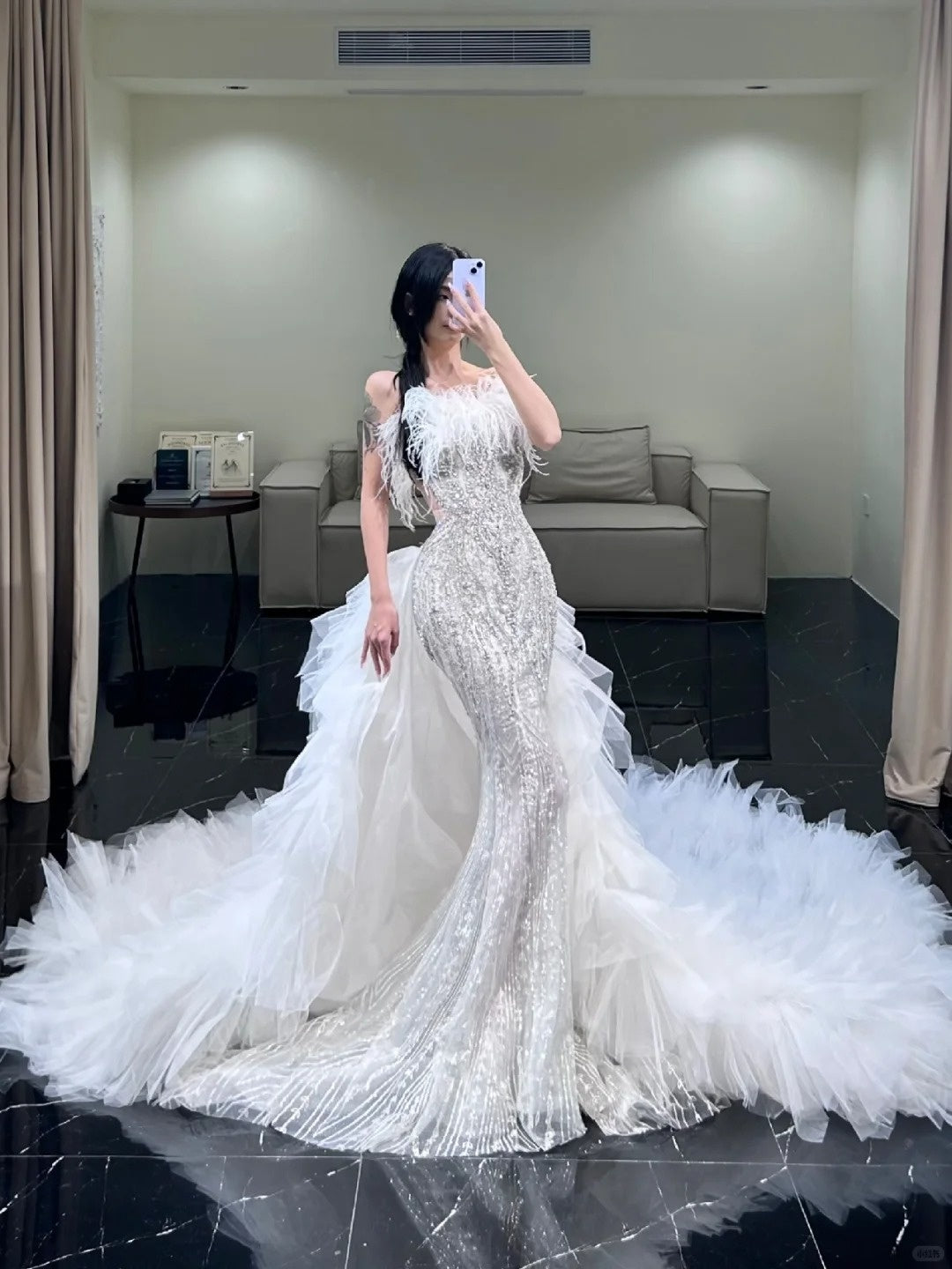 Robe de mariée sirène classique bustier blanche à sequins et plumes, robe de mariée d'été N240