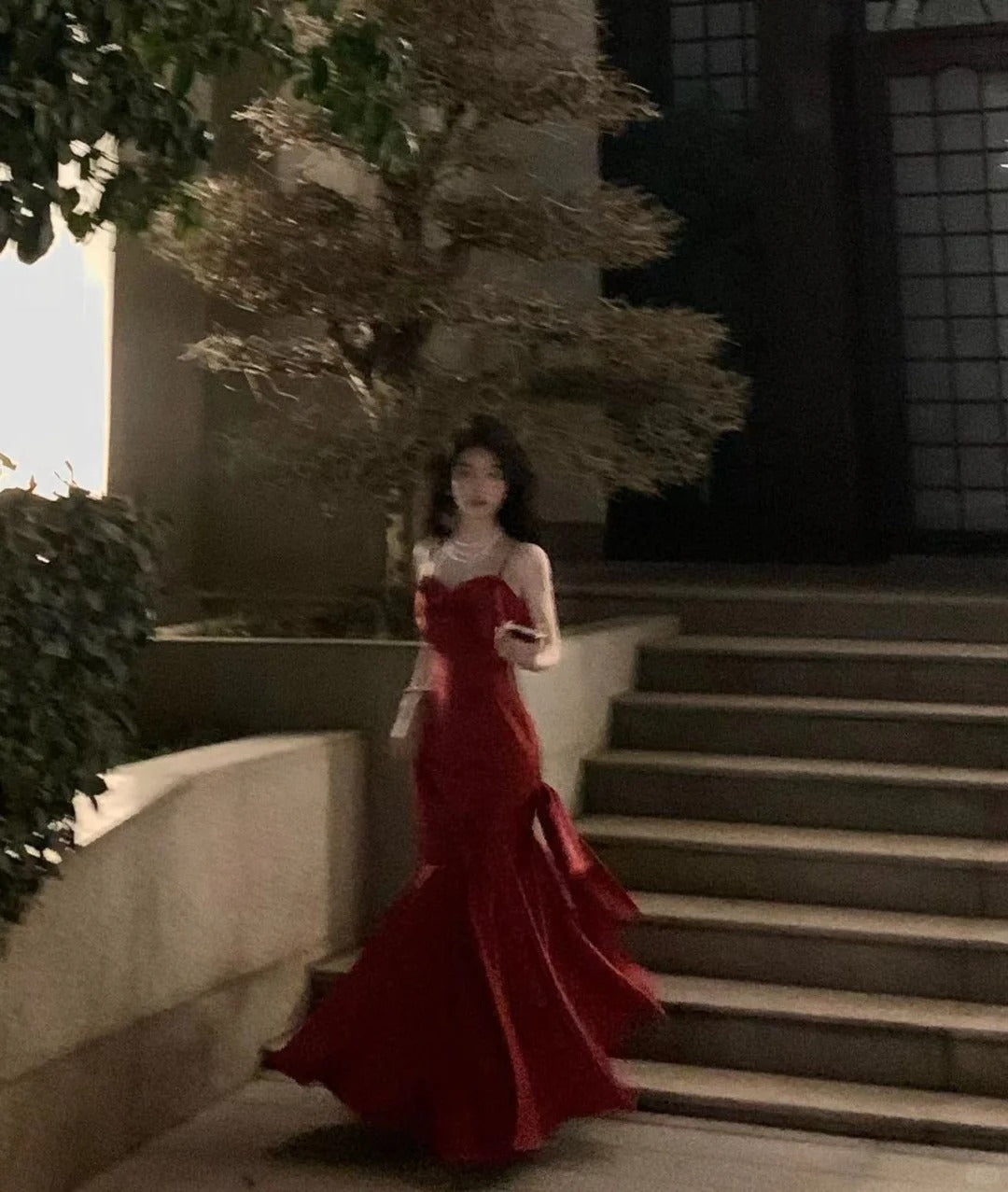 Robe de soirée longue sirène romantique bordeaux en satin à fines bretelles plissée N2824