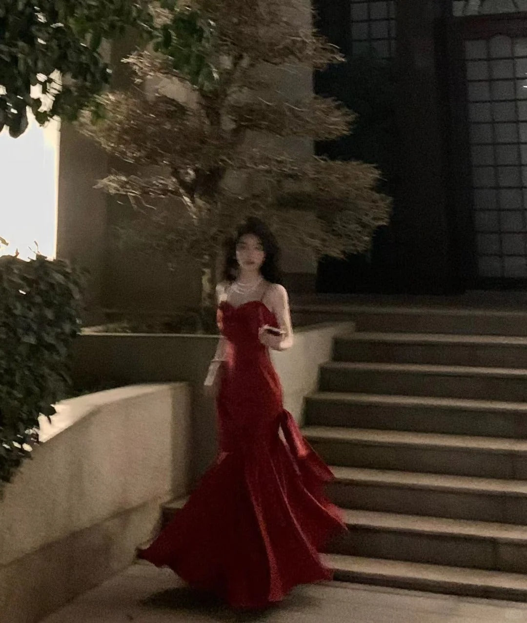 Robe de soirée longue sirène romantique bordeaux en satin à fines bretelles plissée N2824