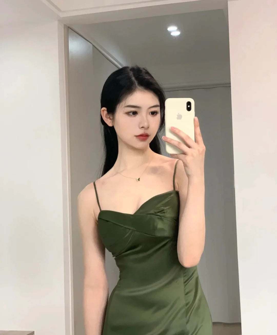 Superbe Robe de Soirée Chic Sirène Bretelles Fines en Satin Vert Foncé Plissé Longue Robe de Bal N2823