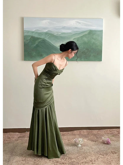 Robe de soirée longue sirène moulante en satin vert avec bretelles fines et plissée, N2820