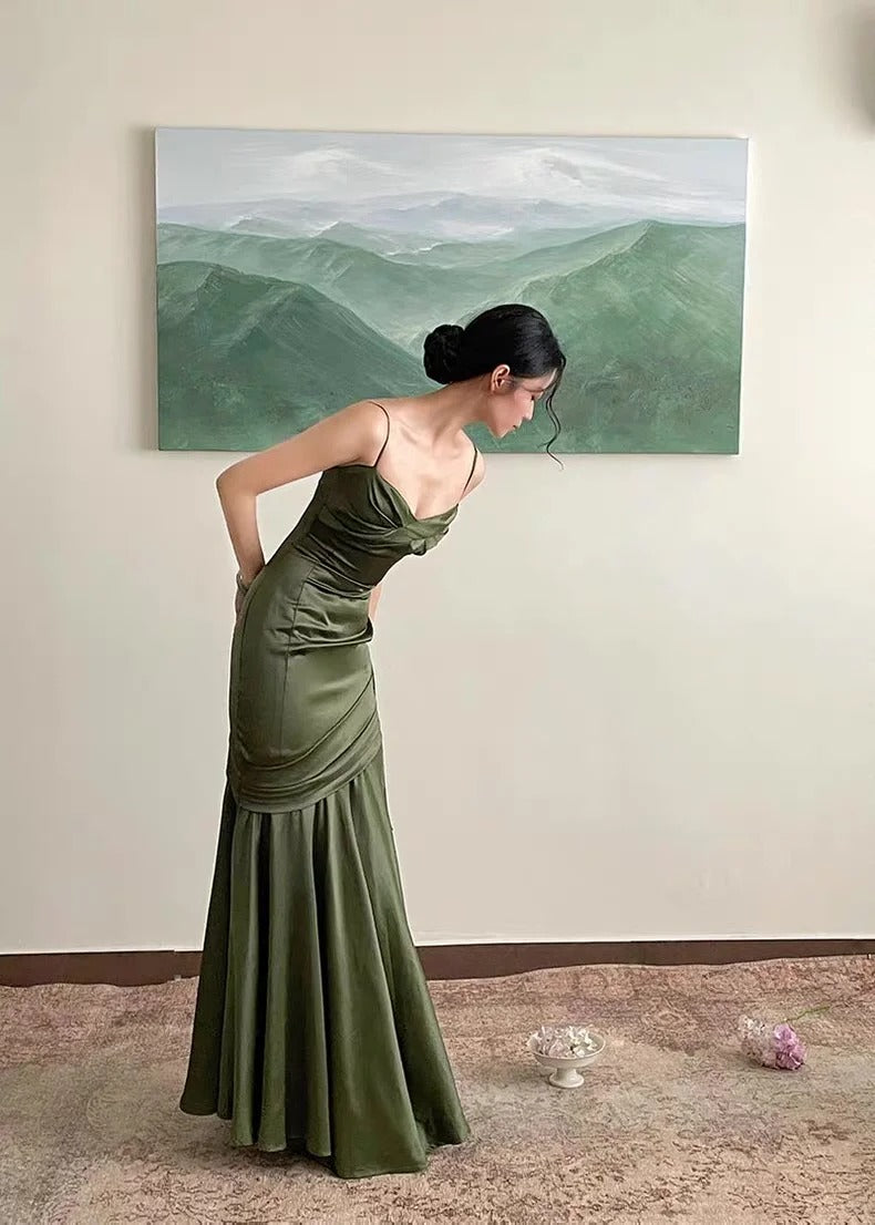 Robe de soirée longue sirène moulante en satin vert avec bretelles fines et plissée, N2820