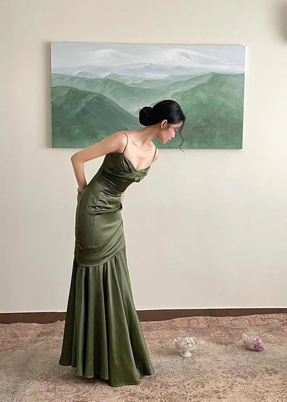 Robe de soirée longue sirène moulante en satin vert avec bretelles fines et plissée, N2820