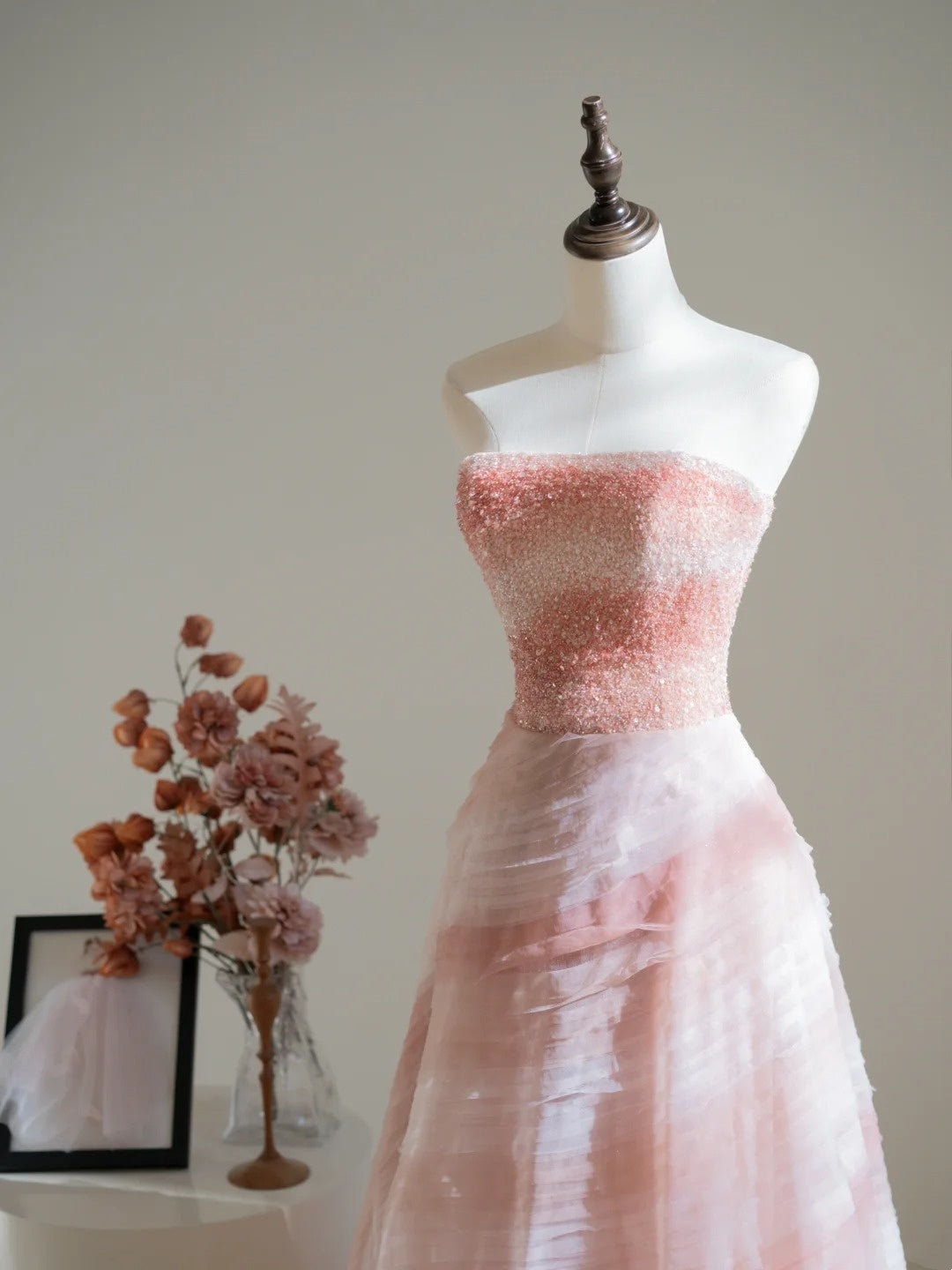 Elegantes, trägerloses Ballkleid aus rosa Tüll mit Kristall- und Perlenstickerei, langes Partykleid, Outfit zum 18. Geburtstag, Abschlusskleid N233