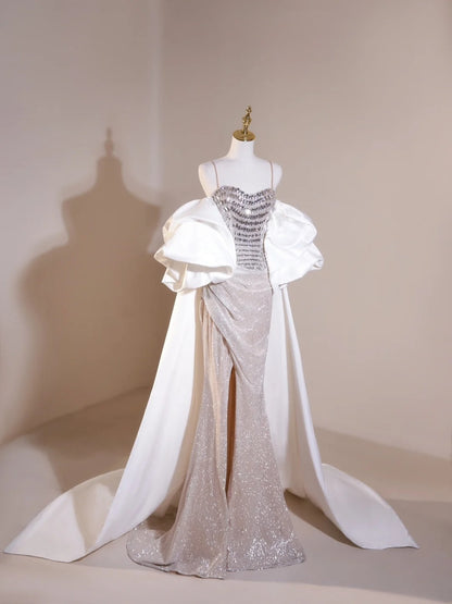 Sexy Meerjungfrauen-Abendkleid mit Spaghettiträgern, Champagner, Perlenstickerei, Schlitz und Wickeloptik – ein beeindruckendes Outfit für den 19. Geburtstag (Abendkleid N238).