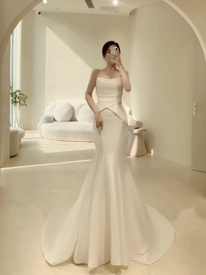 Robe de mariée élégante sirène bustier en satin blanc sans manches, coupe ajustée N232