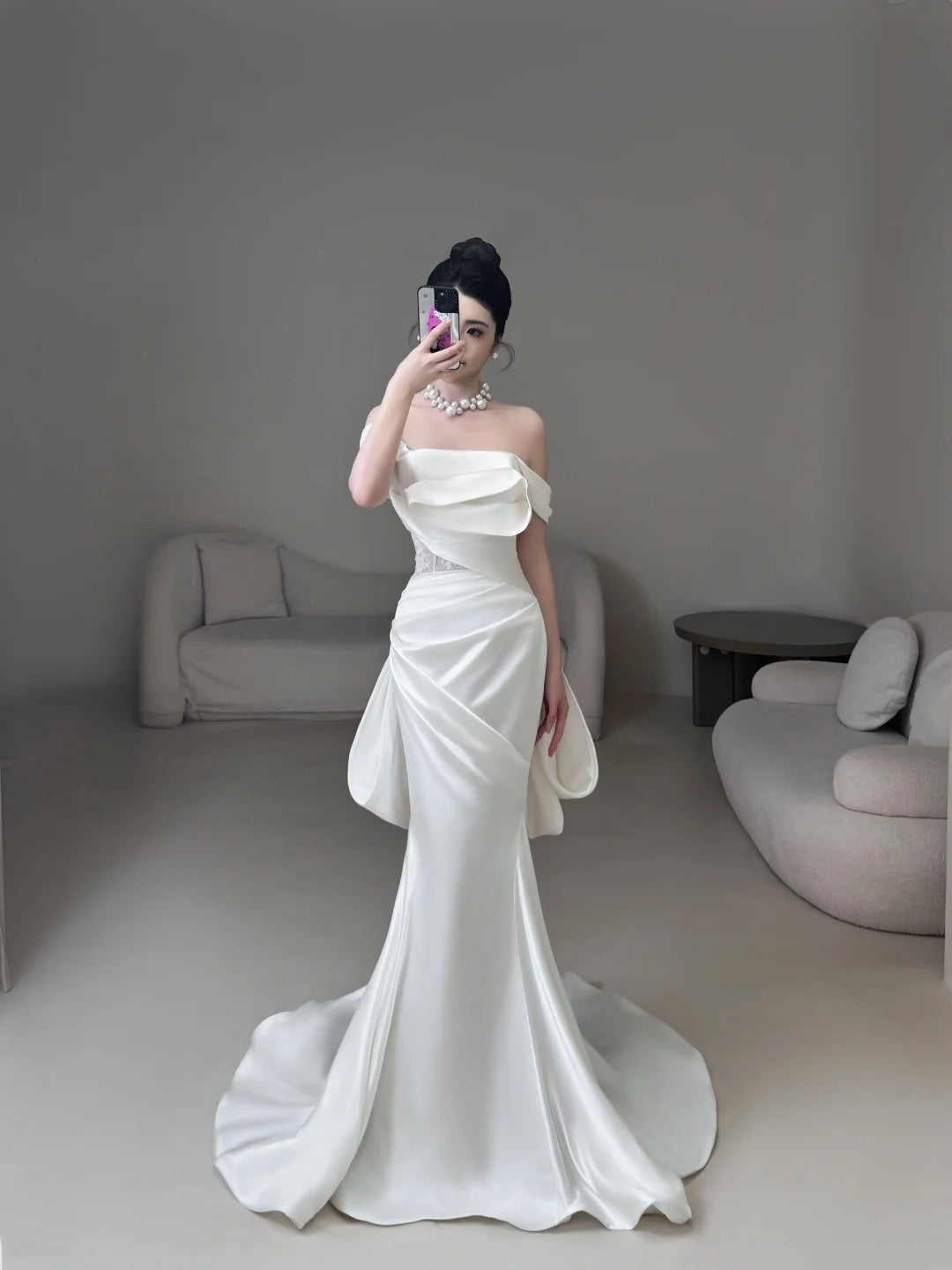 Klassisches Meerjungfrauen-Brautkleid, schulterfrei, weiß, aus Satin, mit kurzen Ärmeln, Sommerbrautkleid N235