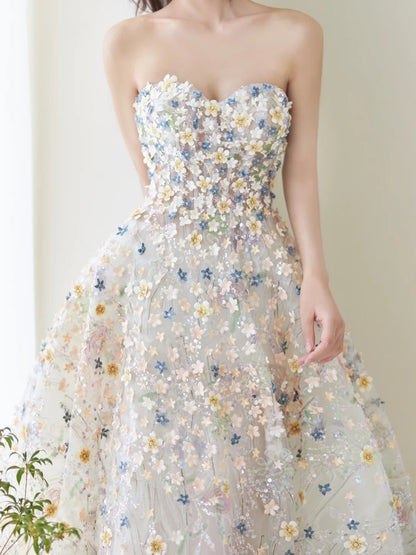 Robe de bal ravissante en tulle fleuri, décolleté cœur, longueur thé, inspiration tenue de soirée N303