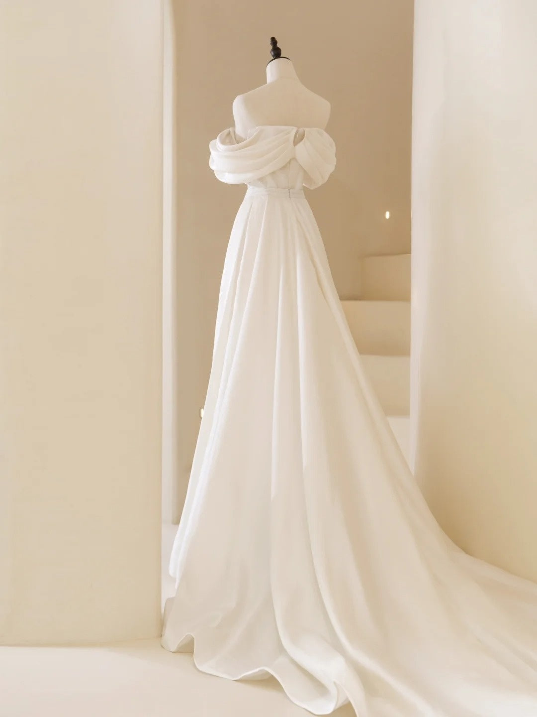 Robe de mariée sirène classique en satin blanc à épaules dénudées et manches courtes, robe de mariée longue N234
