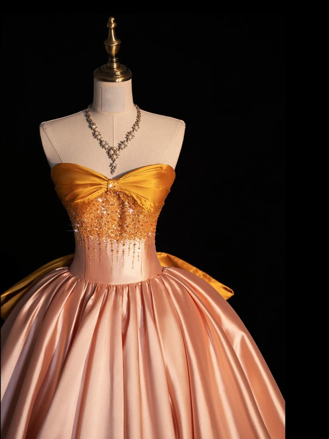 Elegantes, trägerloses Ballkleid aus Satin in Rosa – Inspiration für festliche Anlässe und Prinzessinnenkleider N1281