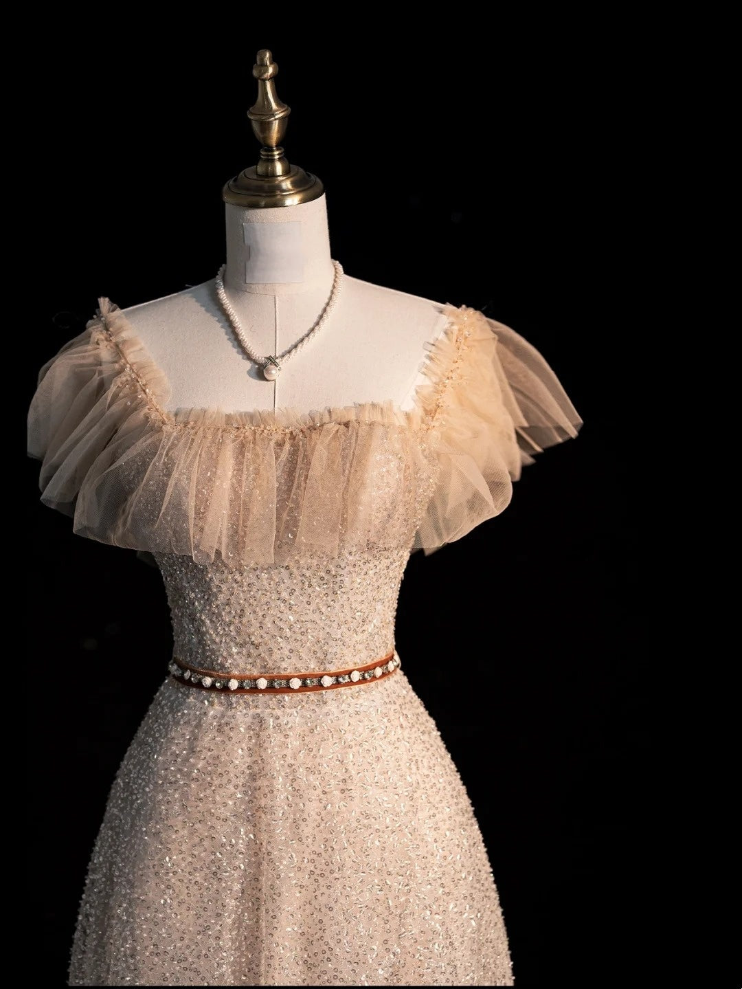 Magnifique robe de bal longue à sequins champagne, coupe trapèze, col carré, inspiration tenue de soirée N246