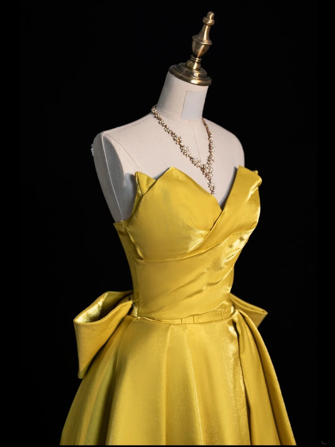 Robe de bal chic en satin jaune à décolleté cœur, robe de soirée longue pour lycéennes, N1261
