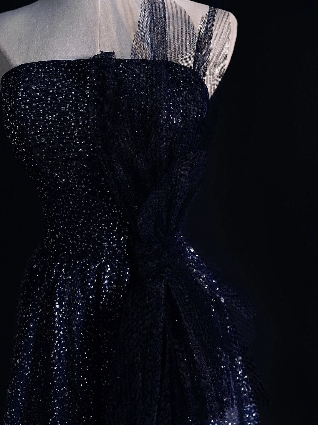 Elegantes, trägerloses, schwarzes Paillettenkleid in A-Linie – langes Ballkleid/Abschlusskleid N1218