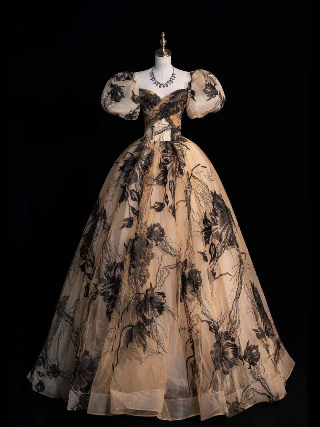 Elegantes, schwarzes, geblümtes Ballkleid mit herzförmigem Ausschnitt, kurzen Puffärmeln und langem Schnitt für Damen und Mädchen (Abendkleid N652)