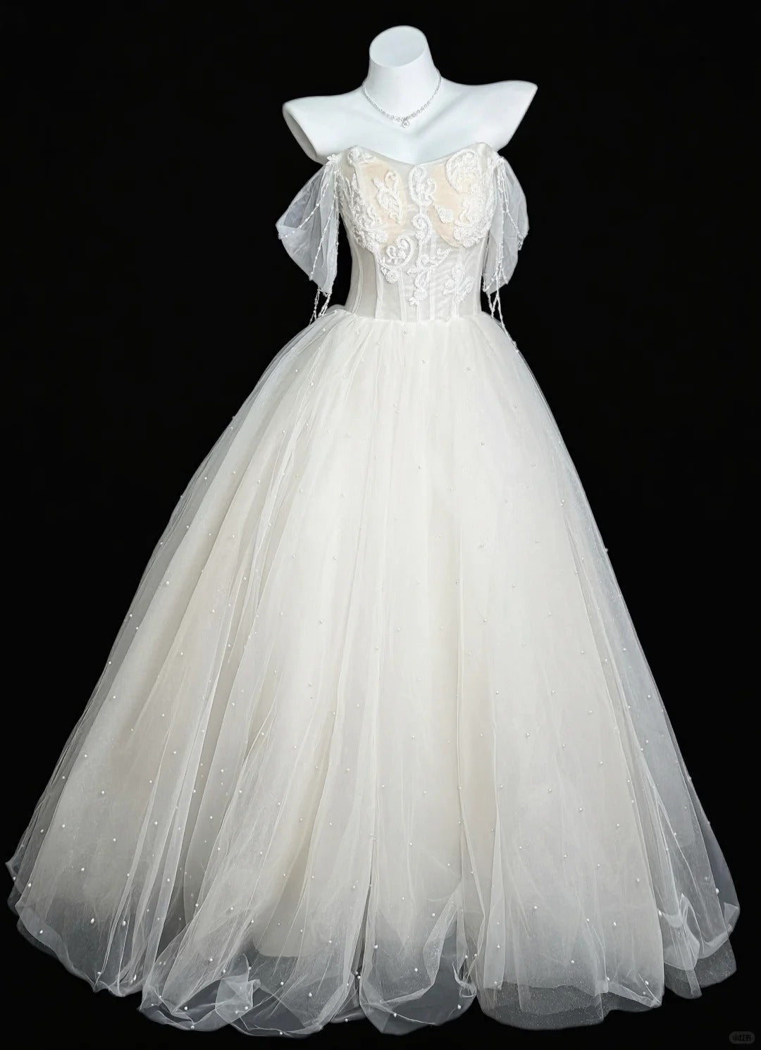 Chic Wedding Dresses Ball Gown Off The Shoulder Garden White Tulle Vintage Wedding Dress N4547