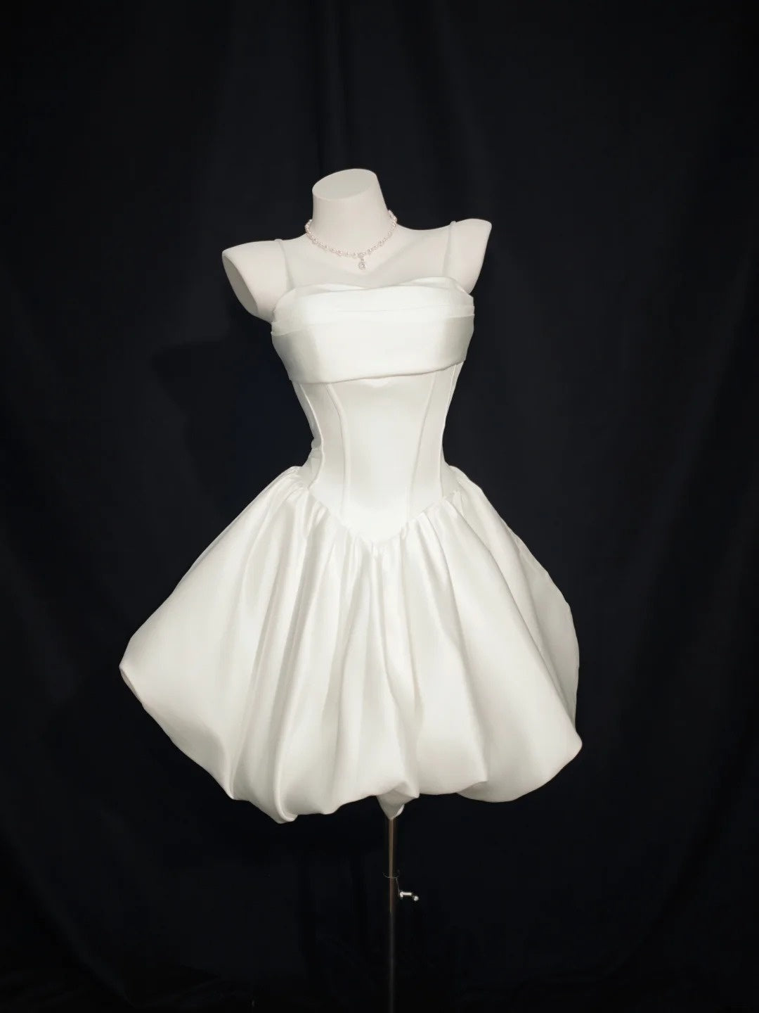 Romantisches Ballkleid Spaghettiträger Weiß Kurzes Satin Senior Inspo Abschlussball Abiball Homecoming Kleider N4495