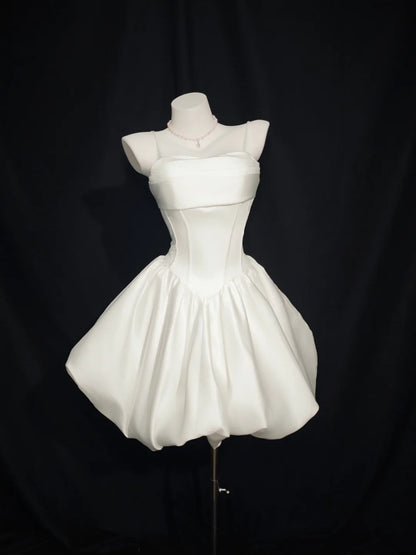 Romantisches Ballkleid Spaghettiträger Weiß Kurzes Satin Senior Inspo Abschlussball Abiball Homecoming Kleider N4495