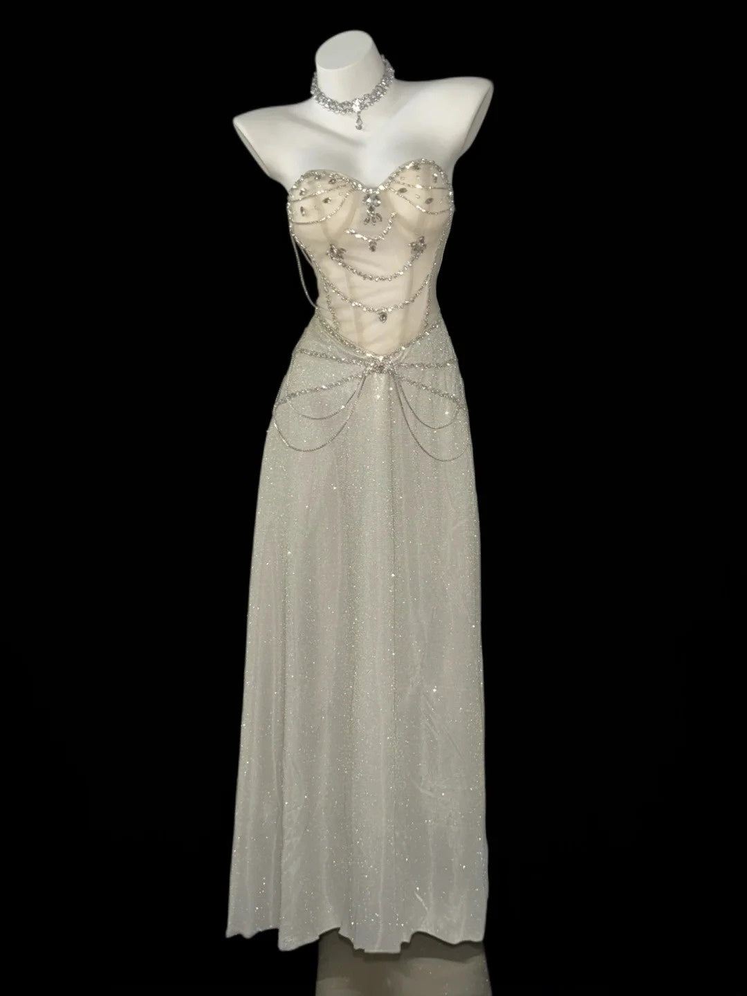 RB4460 – Robe de bal longue à sequins et perles, coupe trapèze et col en cœur, pour tenues de soirée.