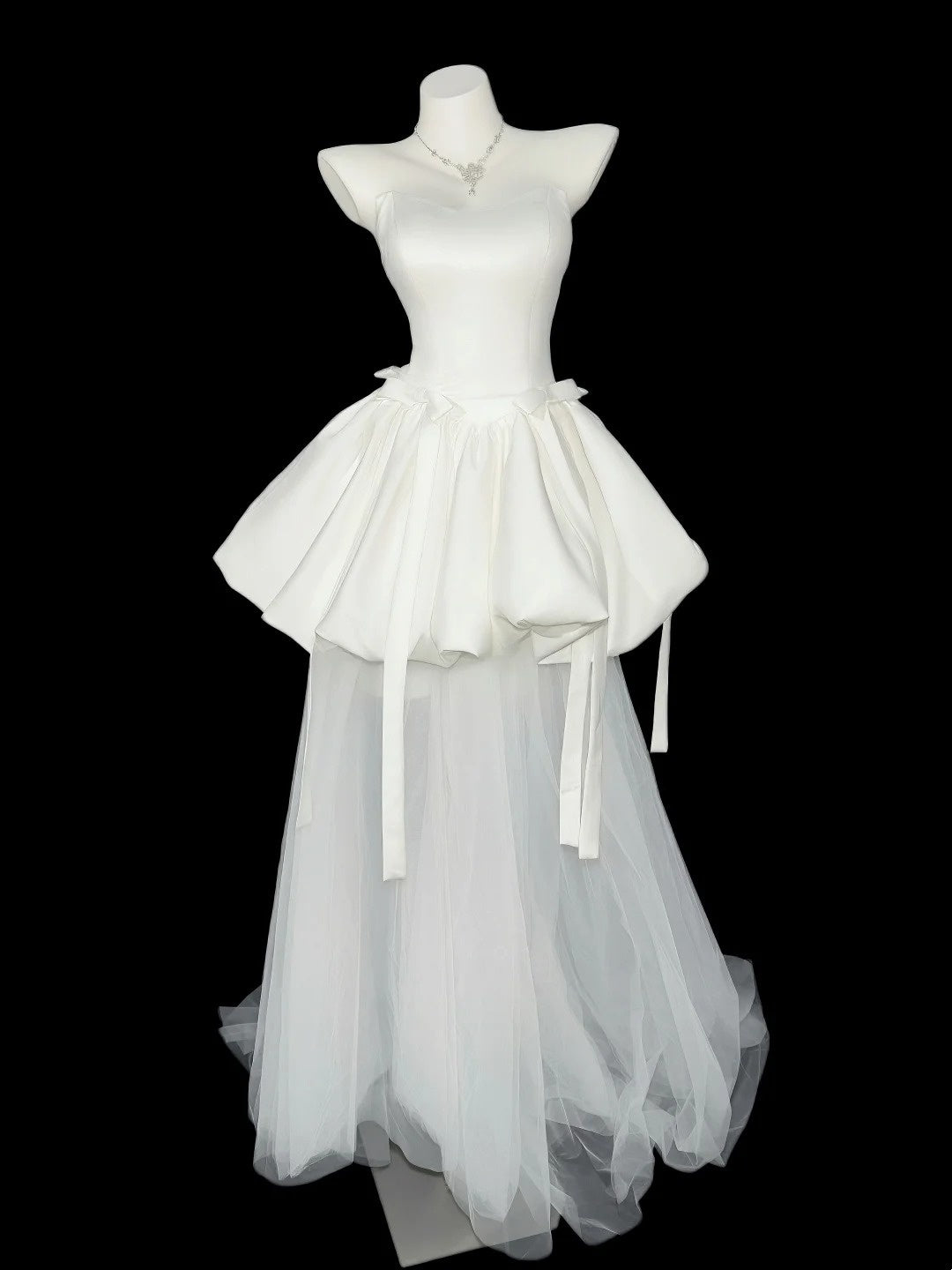 Robe de bal romantique bustier en satin blanc pour diplômée, courte pour la remise des diplômes ou le bal de promo N4527