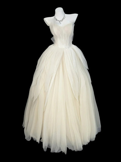 Chic Wedding Dresses Ball Gown Sweetheart Sleeveless Garden White Vintage Wedding Dress N4500