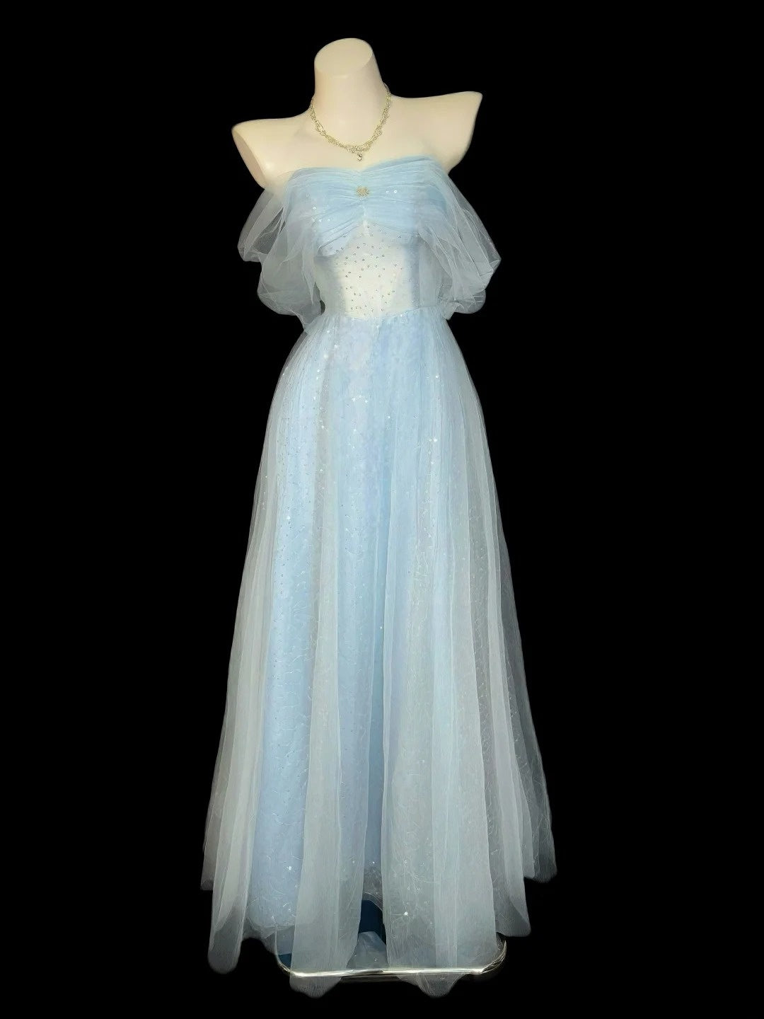 Robes de bal de princesse Formelles A-Line Épaules dénudées Bleu clair avec manches Longues robes de soirée N4520