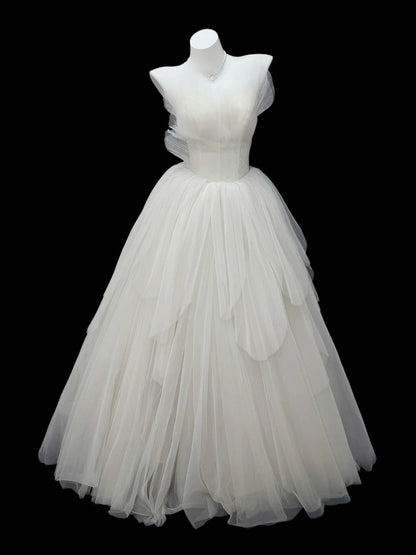 Robes de mariée chics Robe de bal sans bretelles sans manches Tulle blanc Jardin Robe de mariée vintage N4550