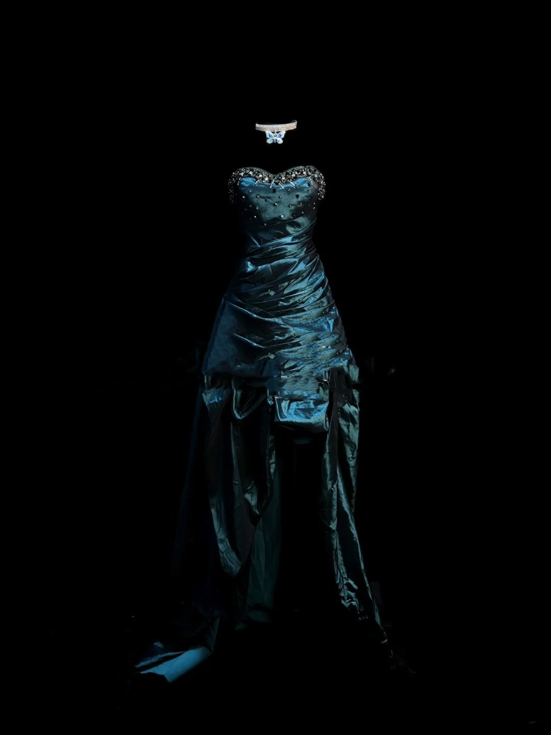 Verspieltes, asymmetrisches, dunkelgrünes langes Ballkleid mit perlenbesetztem Oberteil, Abendkleid N610
